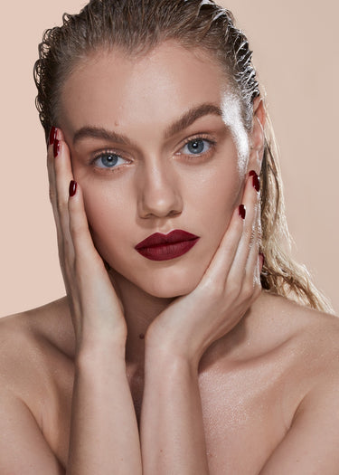 Konturovací tužka Defining Lip Nigeria