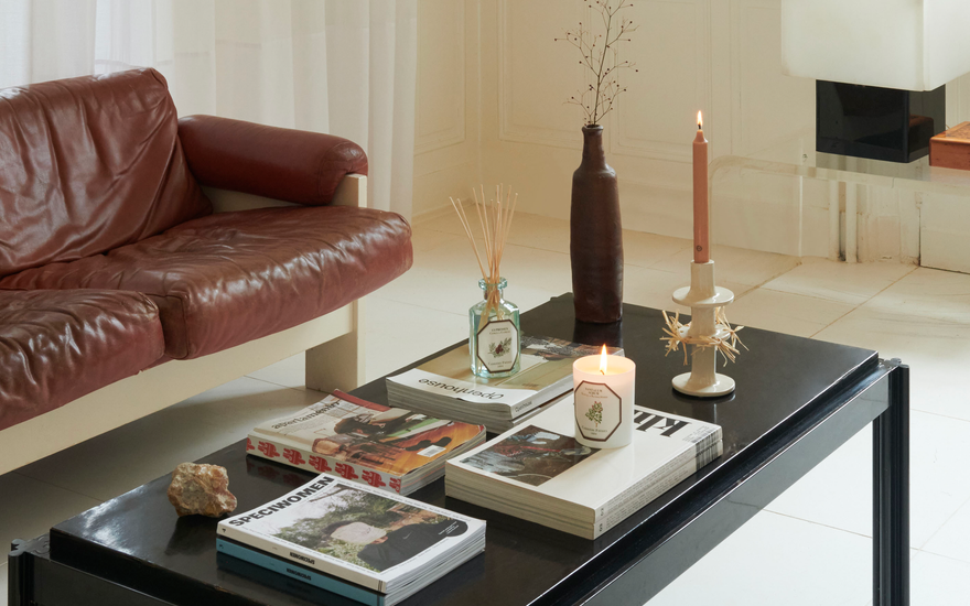 Zjistěte, jak správně pečovat o vonnou svíčku: zastřihování knotu, ideální doba hoření i výběr kvalitní svíčky z přírodních vosků.